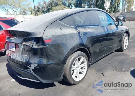 2023 Tesla Model Y Awd/Long Range Dual Motor All-Wheel Drive z USA, uszkodzony, nr VIN 7SAYGDEE4PA137965